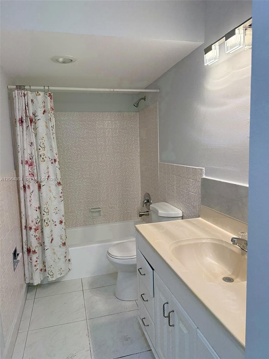 IMPERIAL TOWERS CONDO · #824 in Hallandale Beach - Photo 14