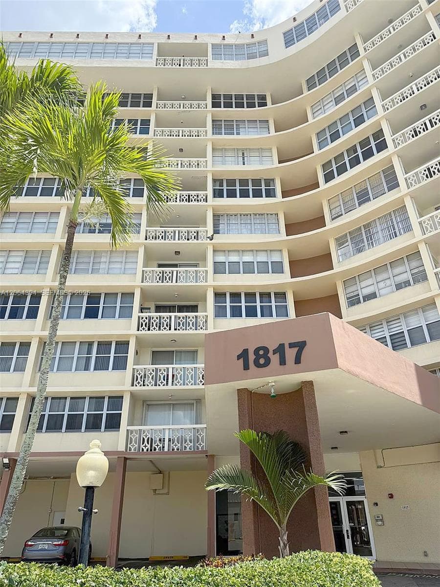 IMPERIAL TOWERS CONDO · #824 in Hallandale Beach - Photo 4
