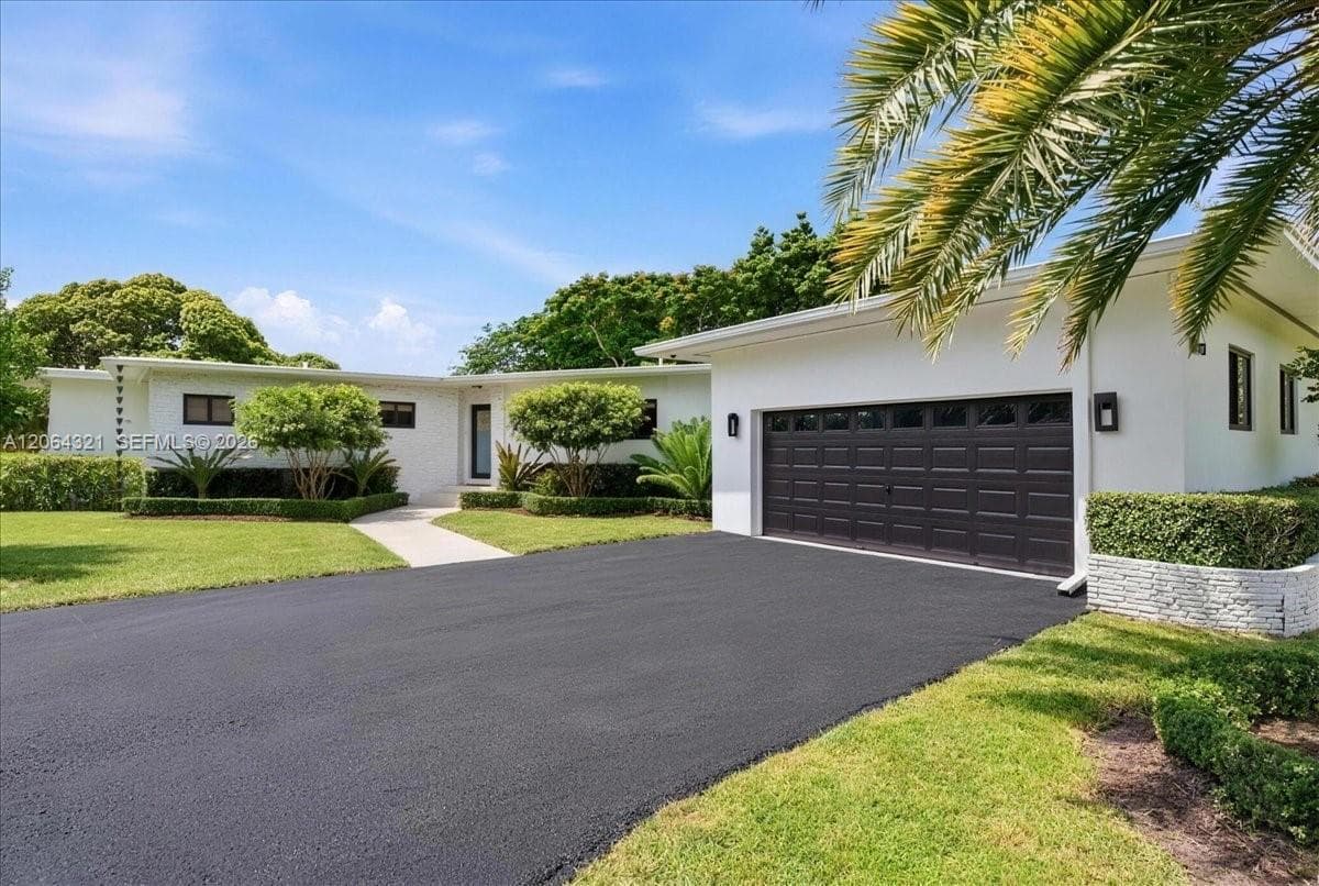 7240 Sunset Dr photo 2
