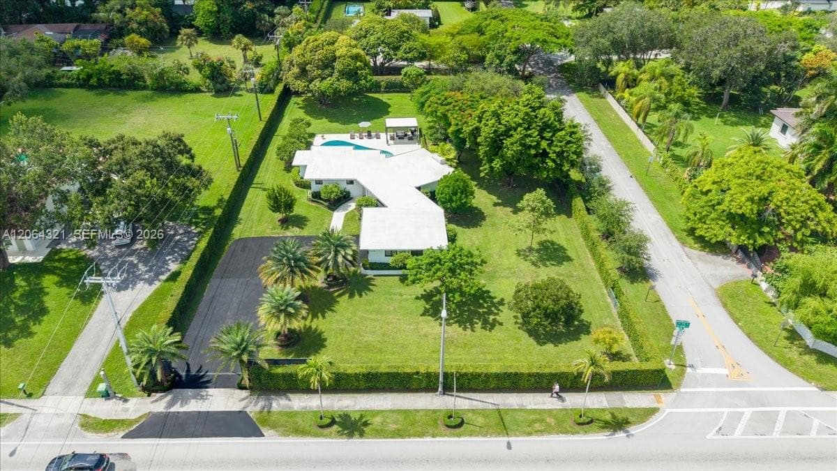 7240 Sunset Dr photo 3