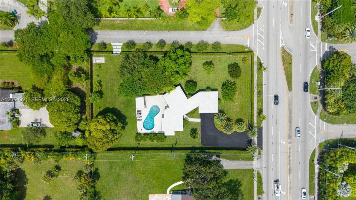 7240 Sunset Dr photo 4