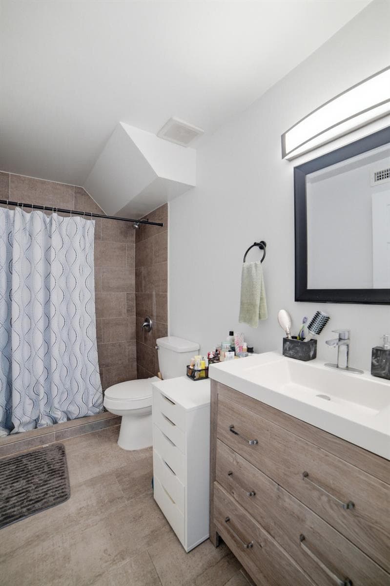 Unit1-Bathroom (1)