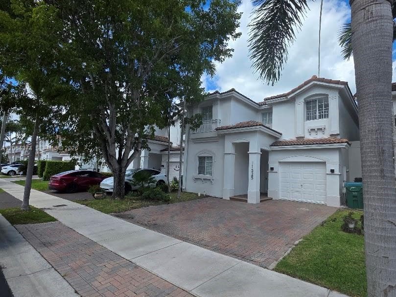 11525 NW 71st St photo 1