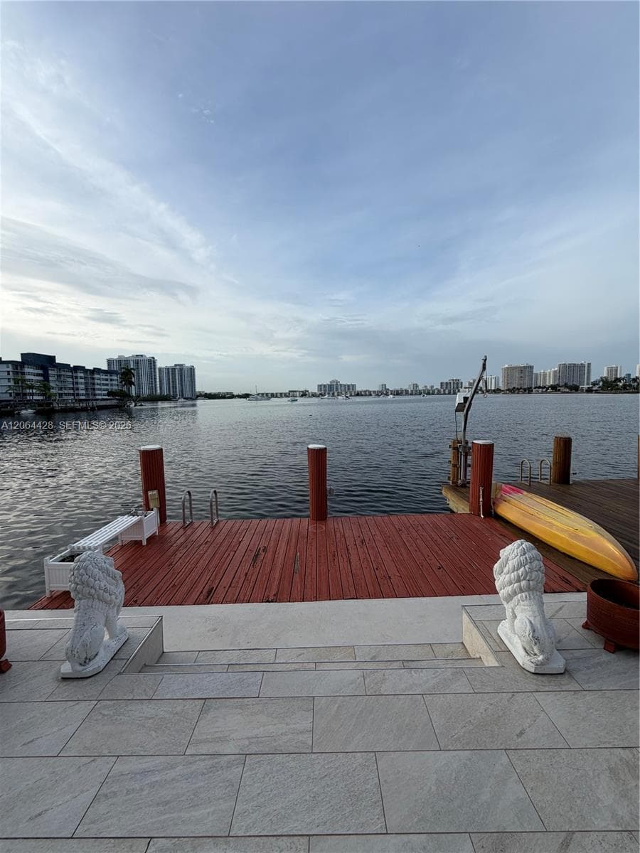 Leeward Point Condo · #27 in North Miami Beach - Photo 2