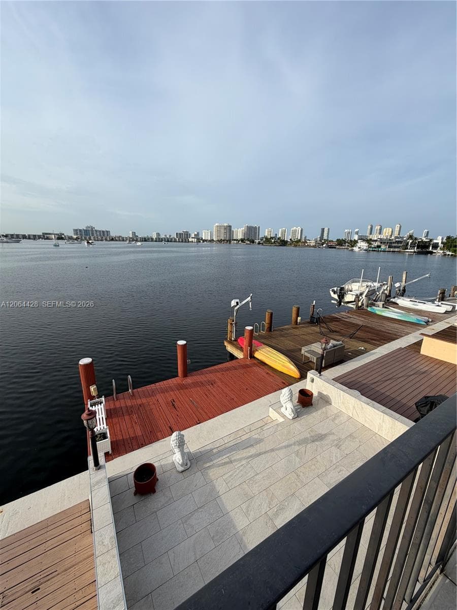 Leeward Point Condo · #27 in North Miami Beach - Photo 16