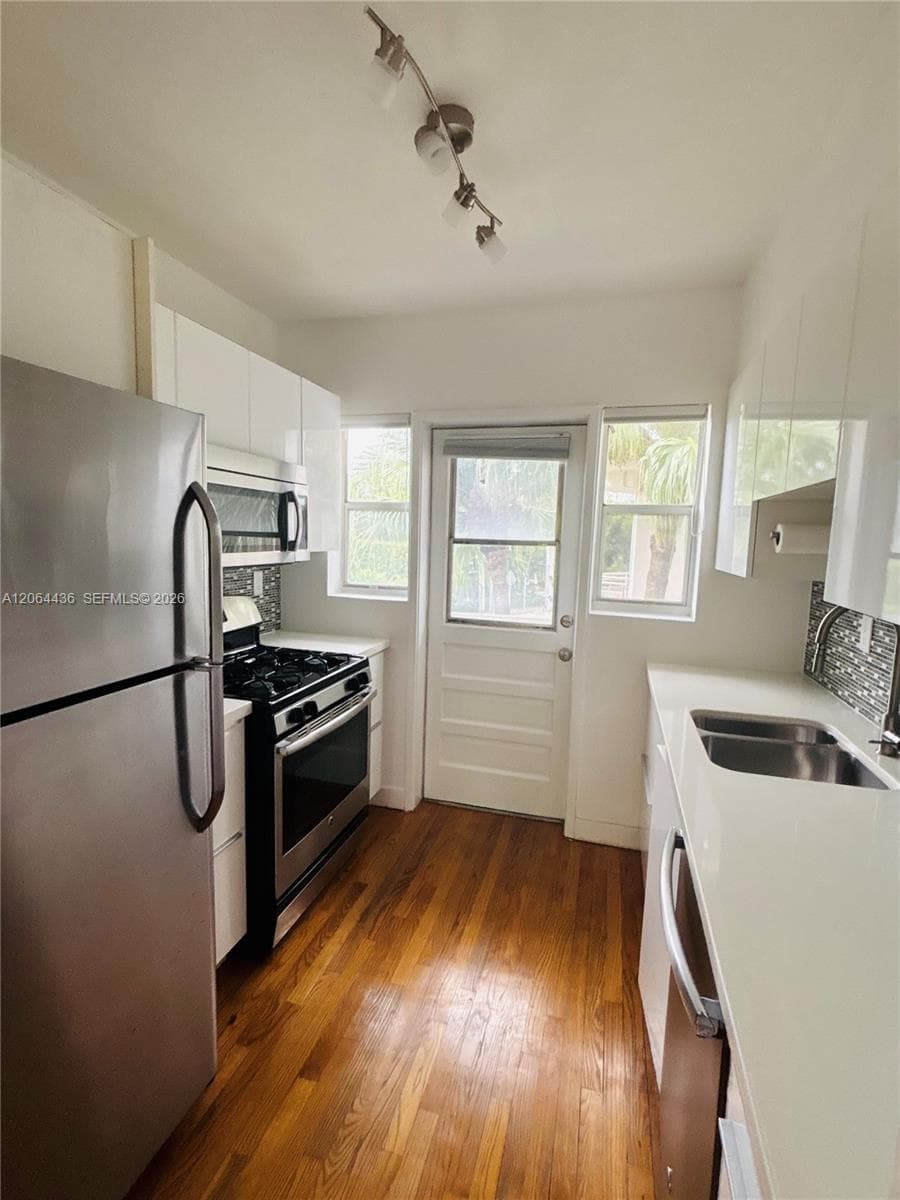 800 W 42 nd · #1B in Miami Beach - Photo 5
