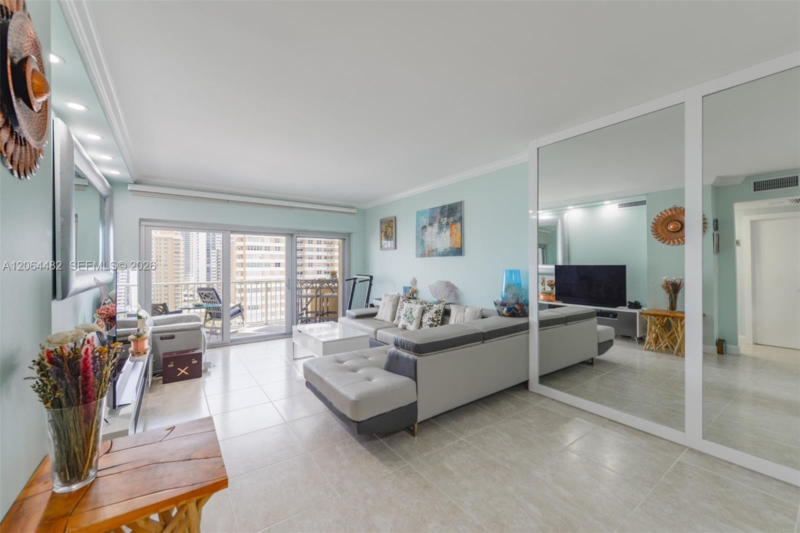 HEMISPHERES CONDO · #11K in Hallandale Beach - Photo 3