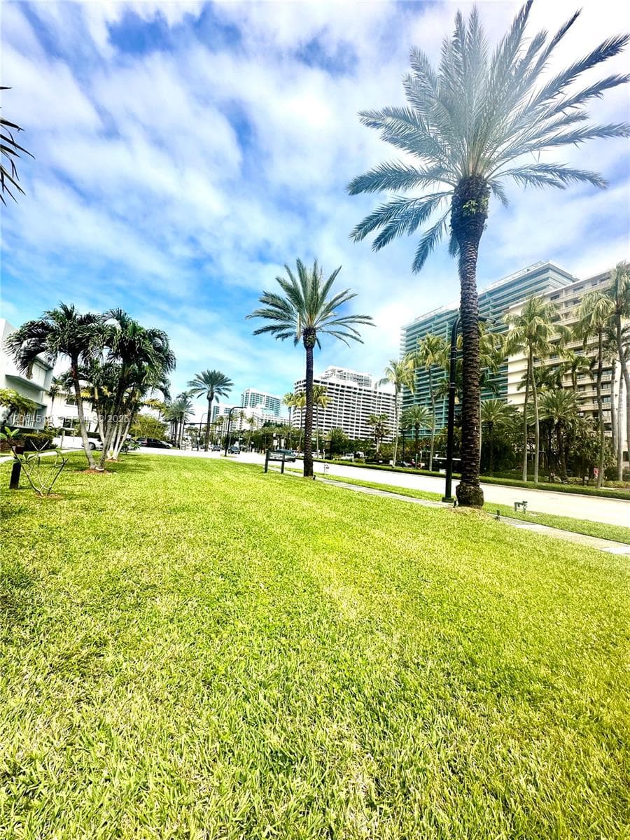 BROWNSTONE CO-OP APTS INC · #205 in Bal Harbour - Photo 23