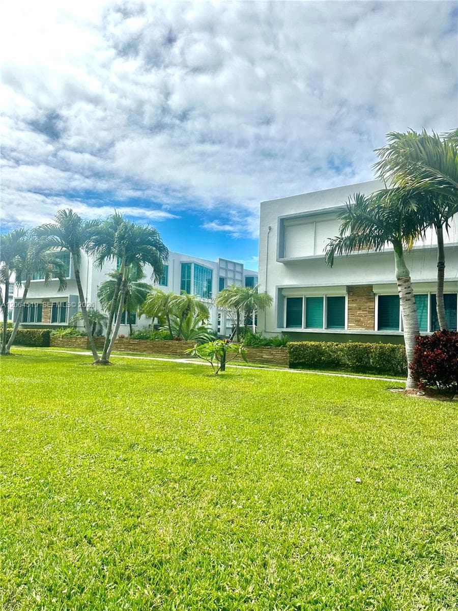 BROWNSTONE CO-OP APTS INC · #205 in Bal Harbour - Photo 18