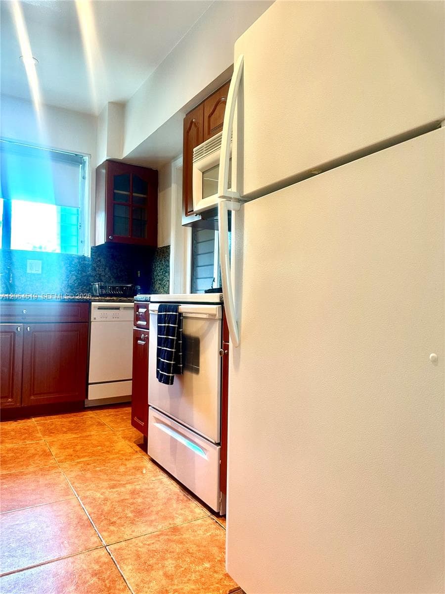 BROWNSTONE CO-OP APTS INC · #205 in Bal Harbour - Photo 15