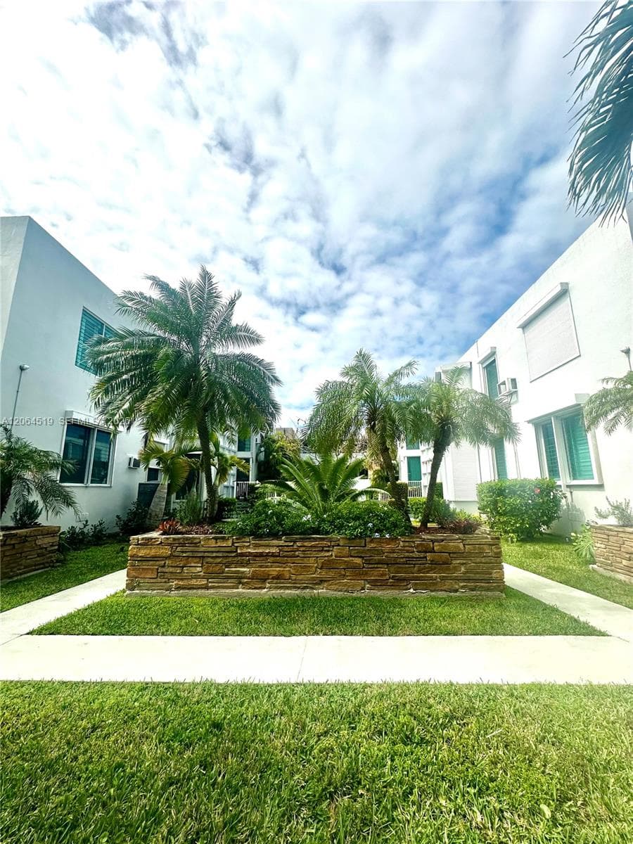 BROWNSTONE CO-OP APTS INC · #205 in Bal Harbour - Photo 21