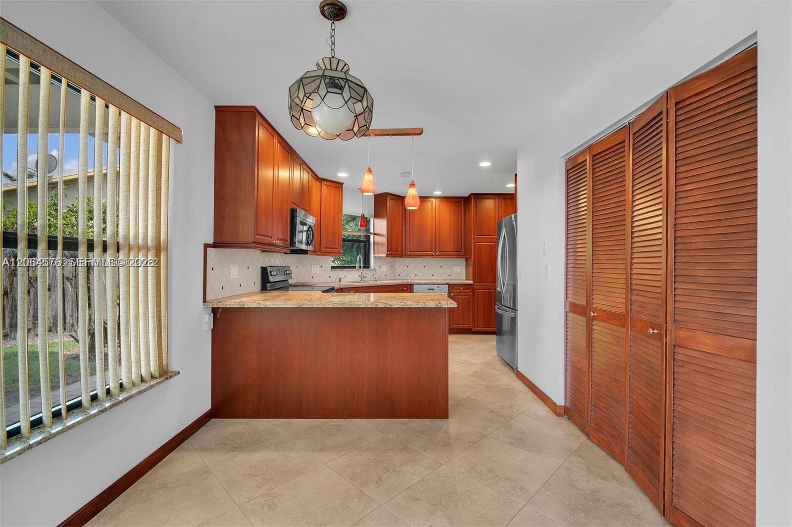 372 NW 35th Pl photo 6