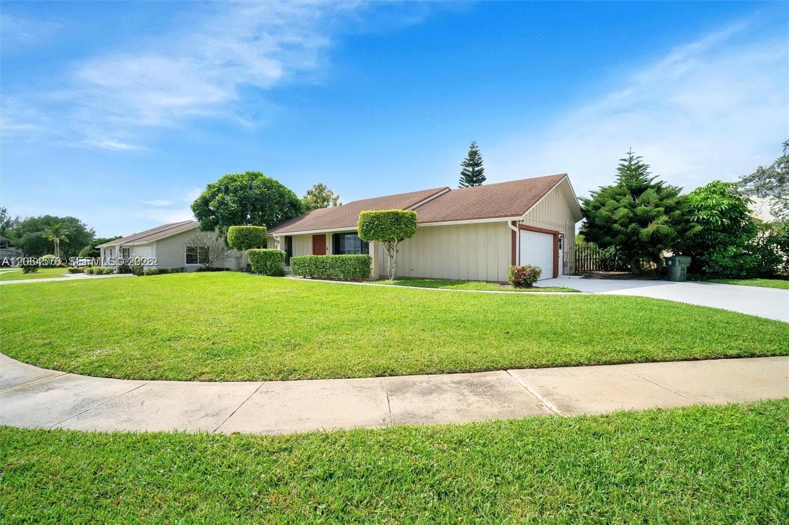 372 NW 35th Pl photo 5