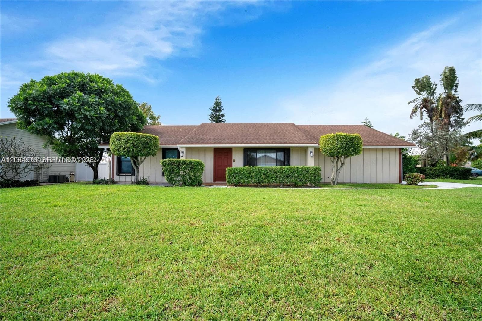 372 NW 35th Pl photo 4