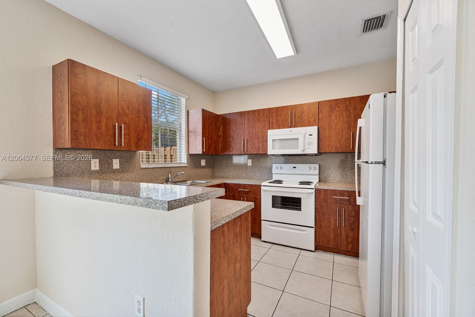 1427 SE 25th Ave photo 13