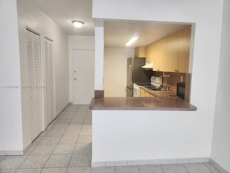 EL LAGO CONDO · #W410 in Miami - Photo 12