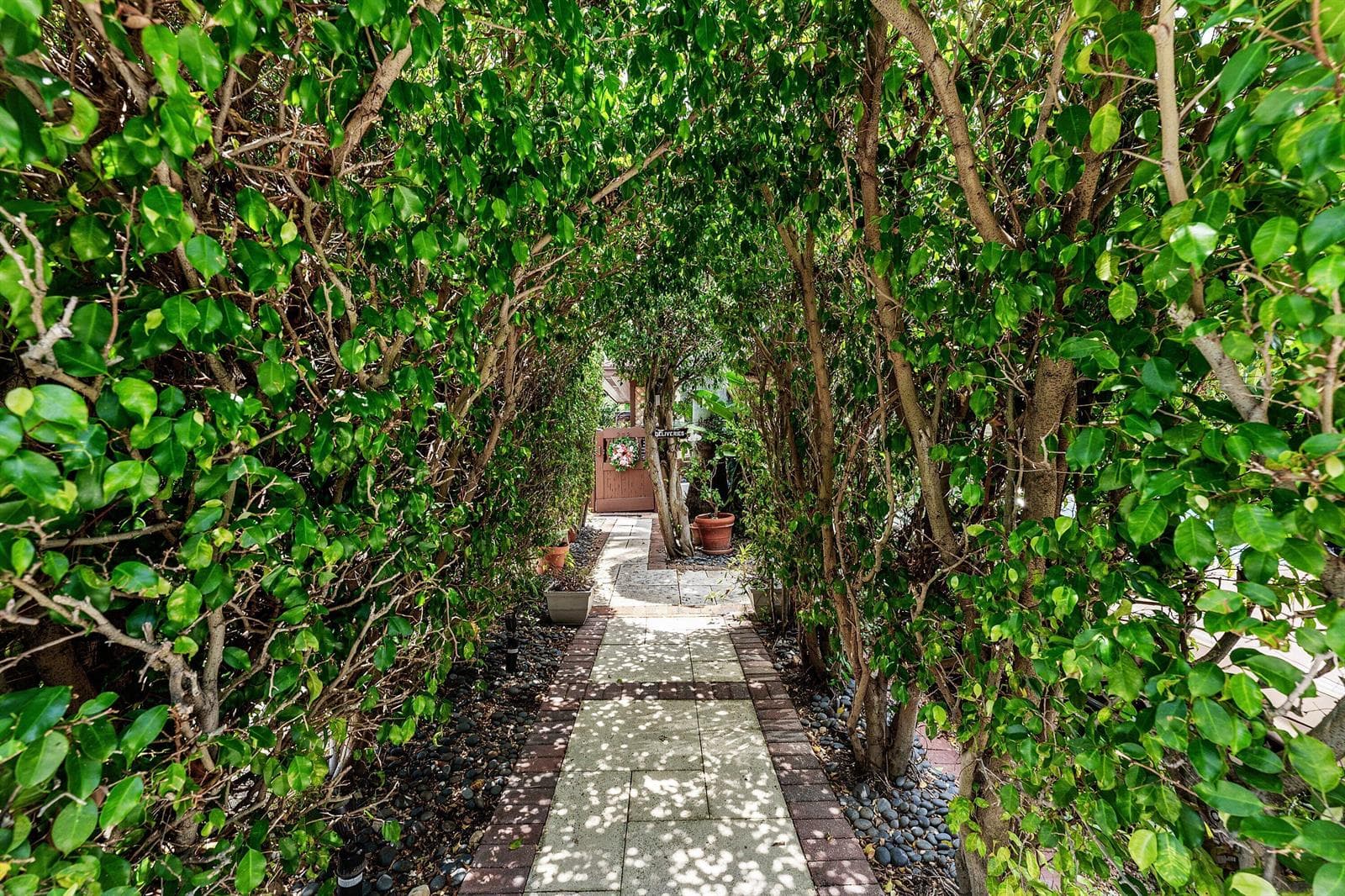 005-232AustralianAvenue-3-PalmBeach-FL-3