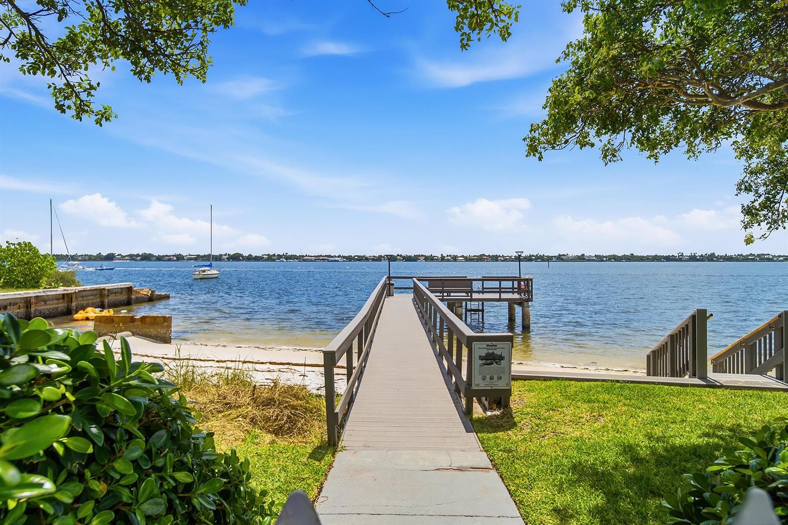 5600-N-FLAGLER-DR-2202-33407-004