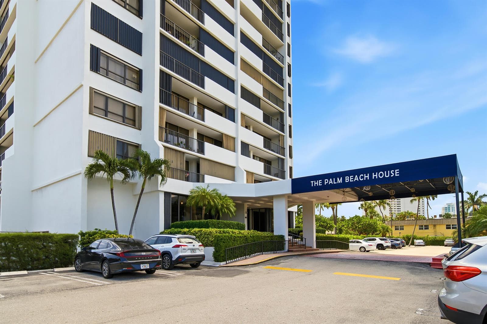 5600-N-FLAGLER-DR-2202-33407-003