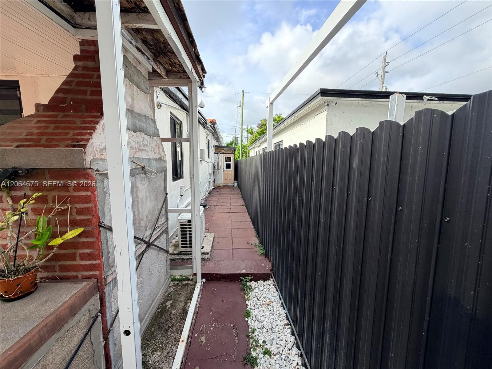 1525 SW 19th Ter photo 34