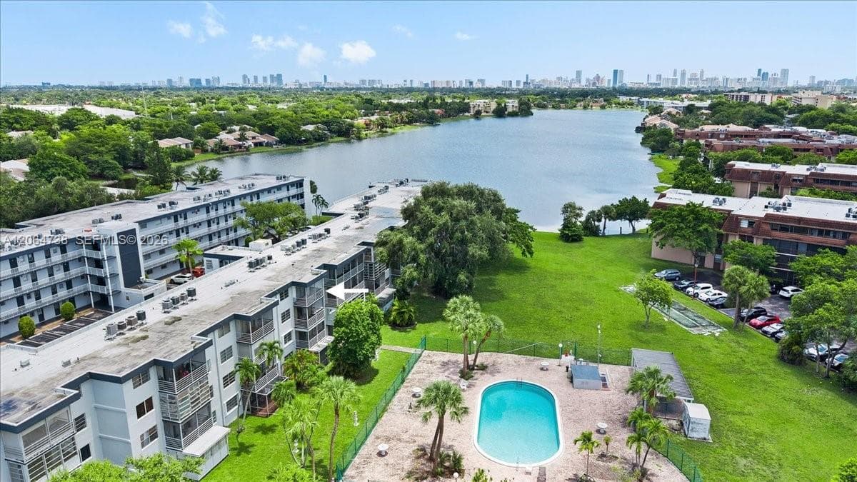 ROYAL OAKS · #414 in Miami - Photo 16
