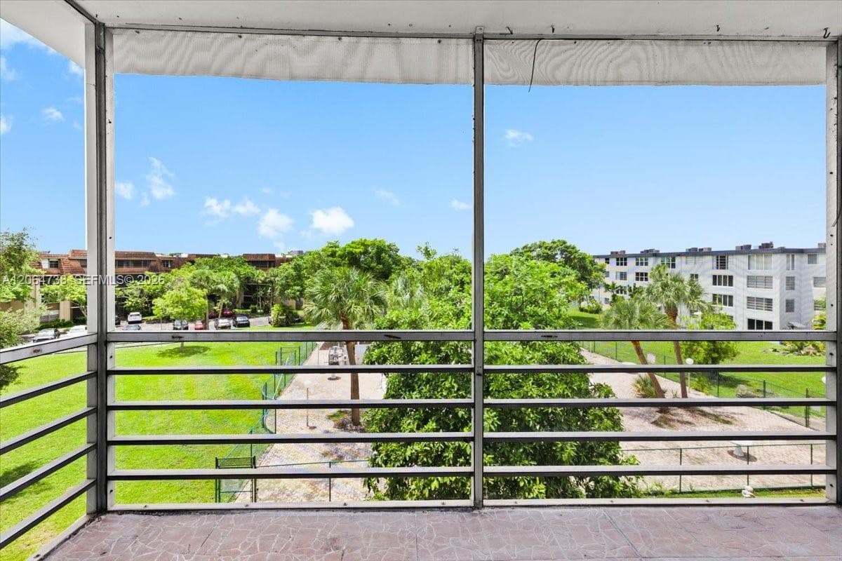 ROYAL OAKS · #414 in Miami - Photo 12