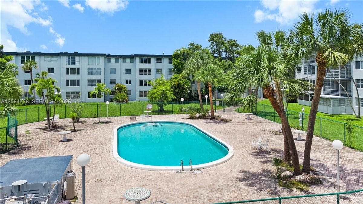 ROYAL OAKS · #414 in Miami - Photo 15