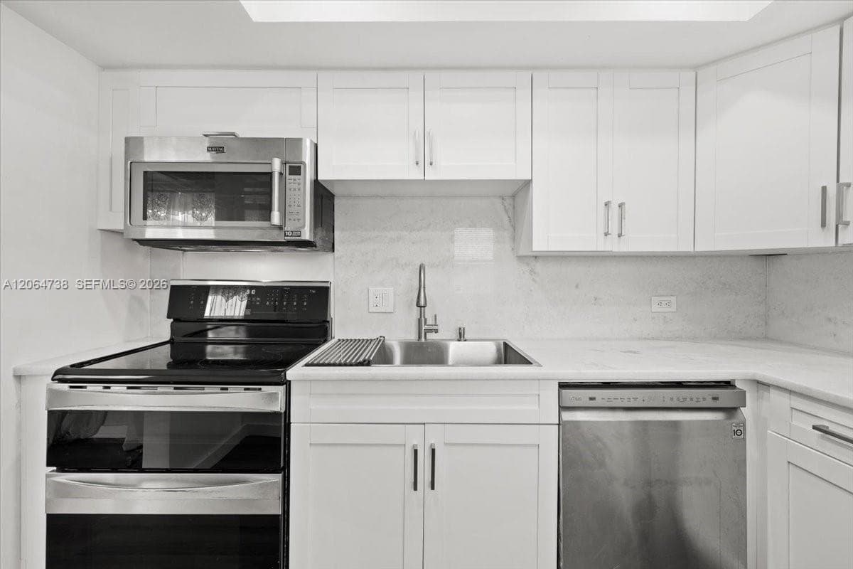 ROYAL OAKS · #414 in Miami - Photo 4