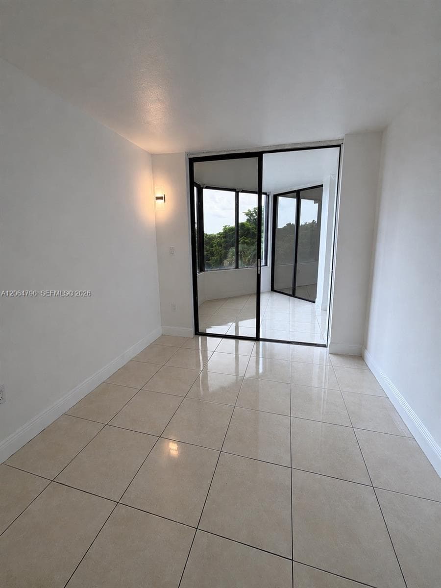 VERABELLA FALLS CONDO · #PH1 in Miami - Photo 5