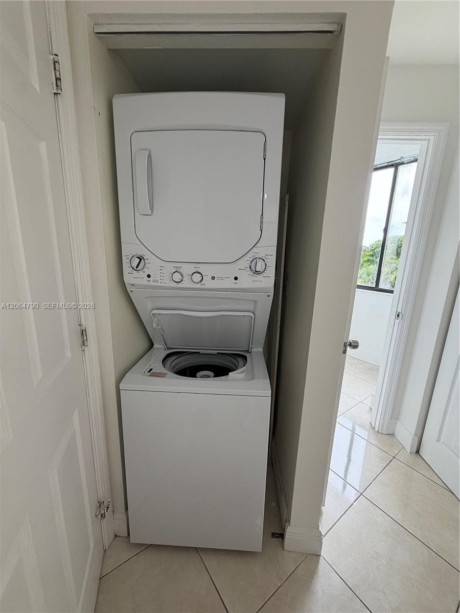 VERABELLA FALLS CONDO · #PH1 in Miami - Photo 9