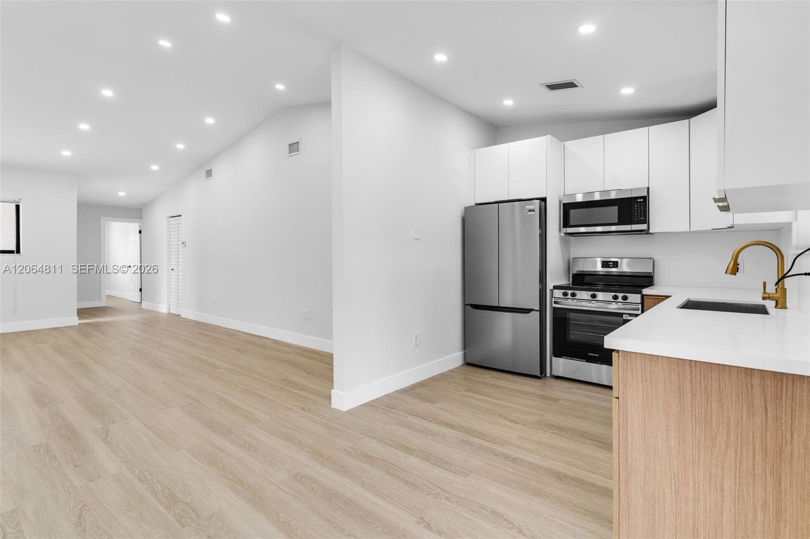 2523 W 65th St photo 13