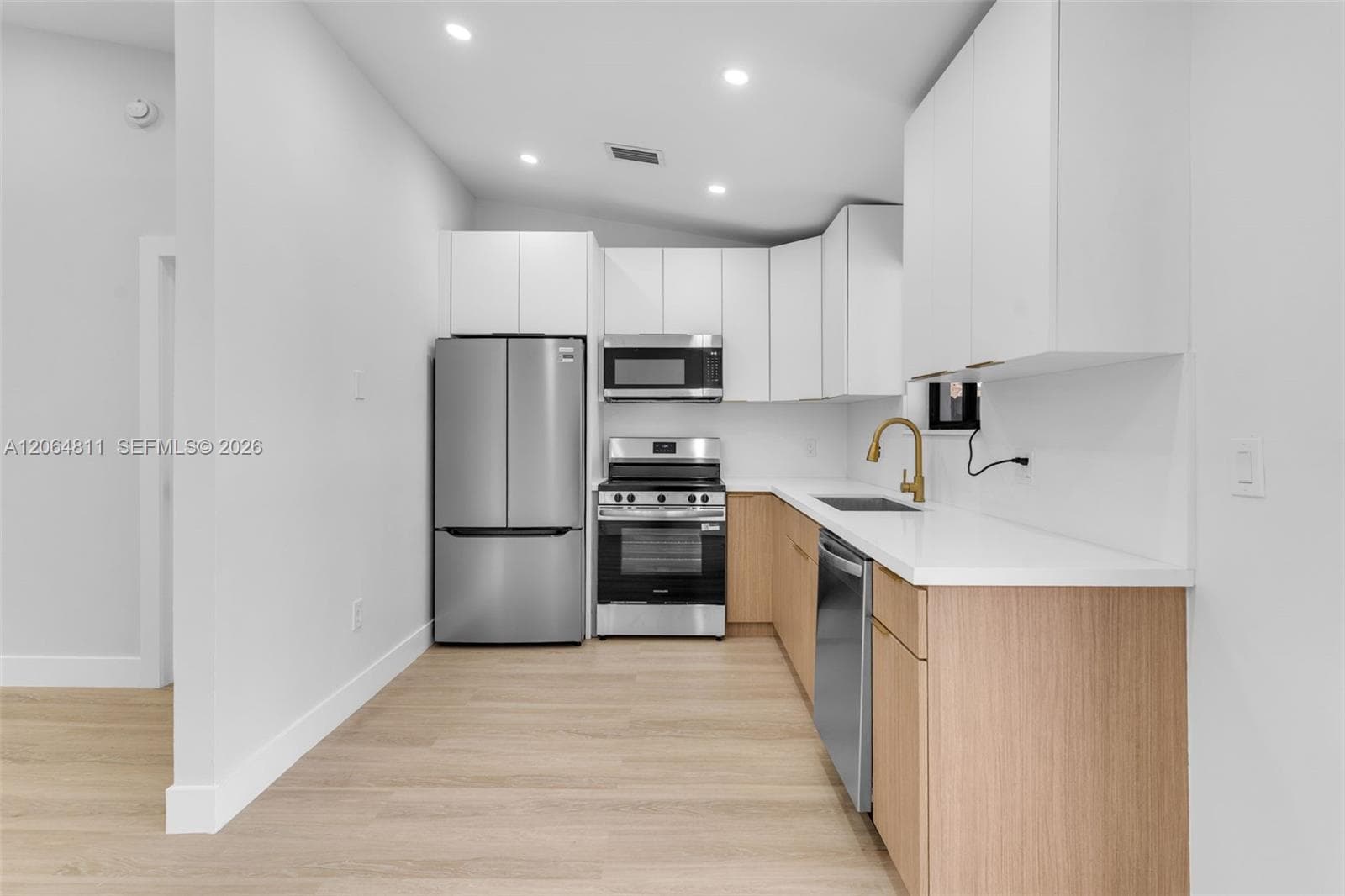 2523 W 65th St photo 10
