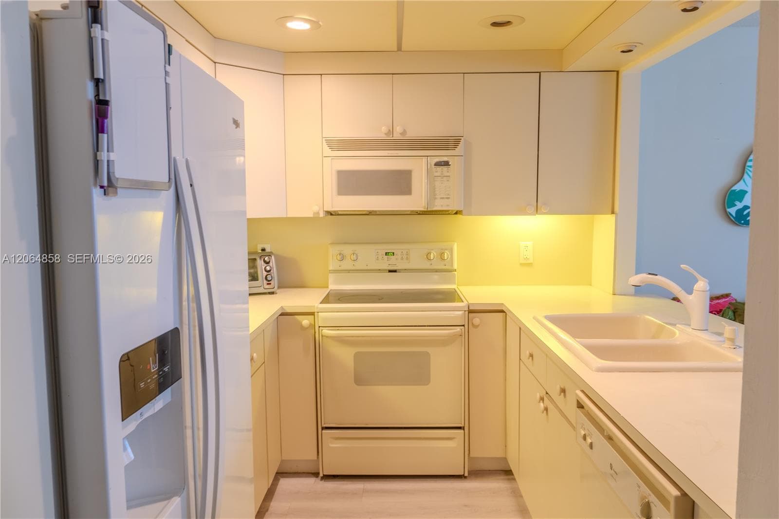THE PRESIDENTIAL CONDO · #222 (with Parking) in Miami Beach - Photo 12