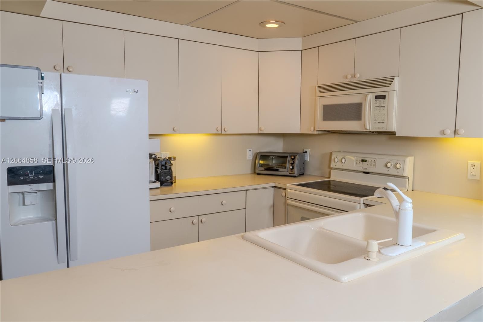 THE PRESIDENTIAL CONDO · #222 (with Parking) in Miami Beach - Photo 11
