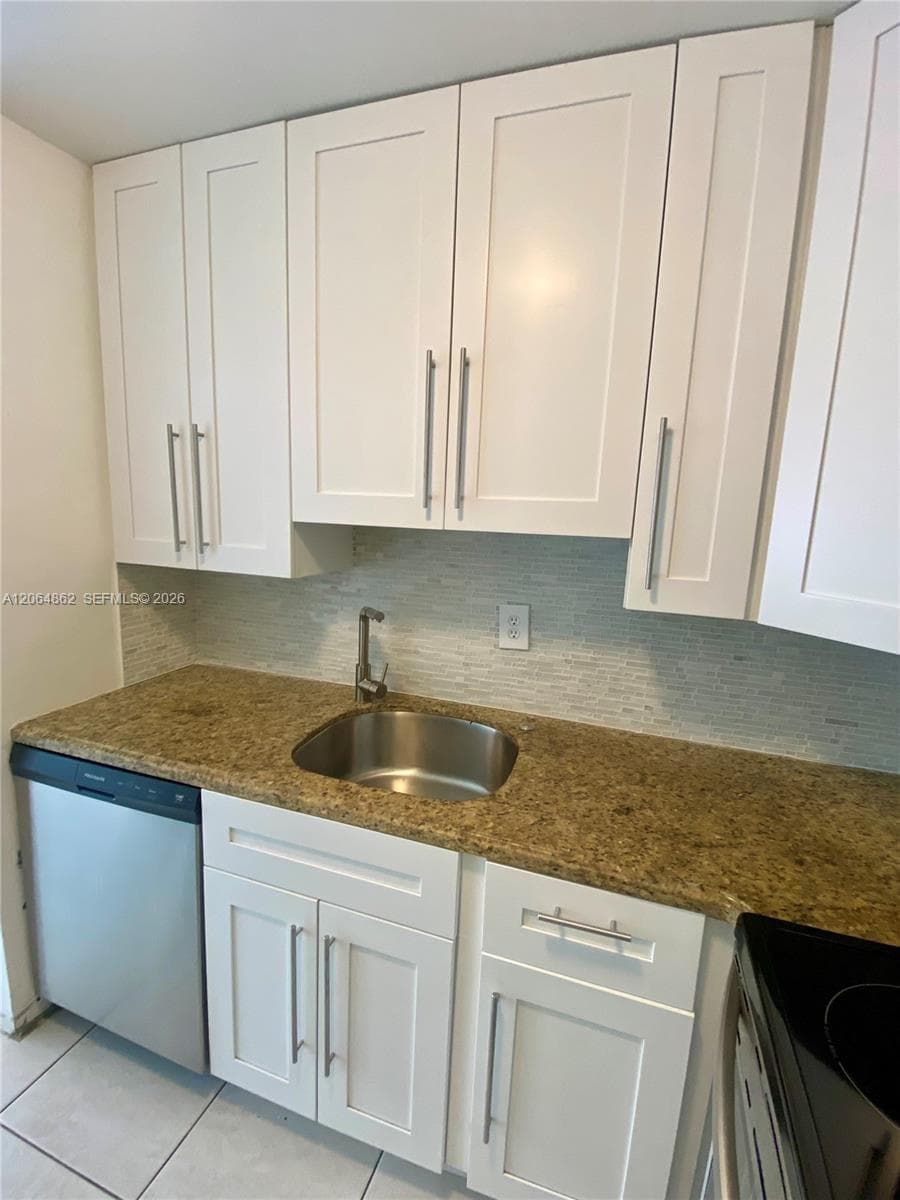 VENICE ISLE CONDO · #301 in North Miami Beach - Photo 5