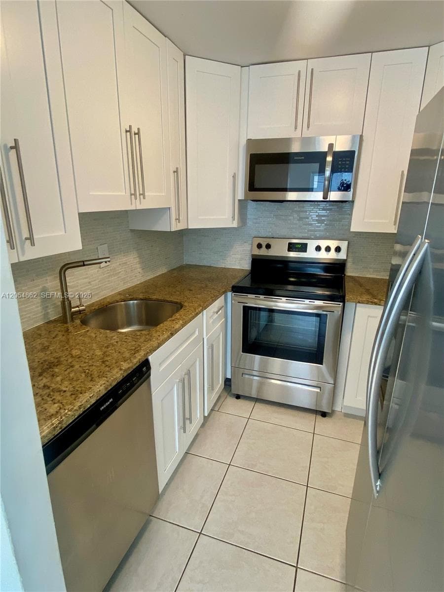 VENICE ISLE CONDO · #301 in North Miami Beach - Photo 4