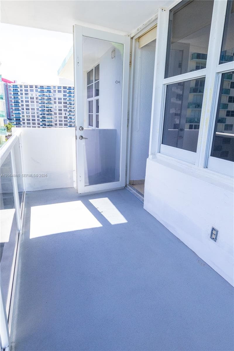 SEA AIR TOWERS CONDO · #1116 in Hollywood - Photo 12