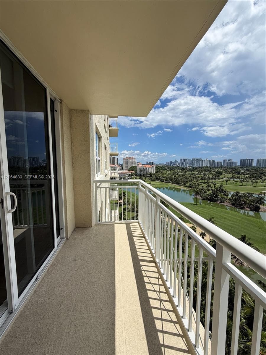 TURNBERRY ON THE GREEN CO · #1215 in Aventura - Photo 5