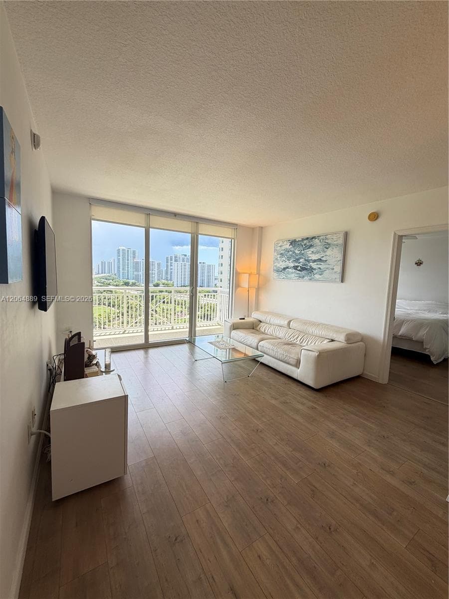 TURNBERRY ON THE GREEN CO · #1215 in Aventura - Photo 9