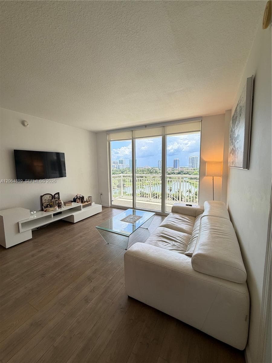 TURNBERRY ON THE GREEN CO · #1215 in Aventura - Photo 10