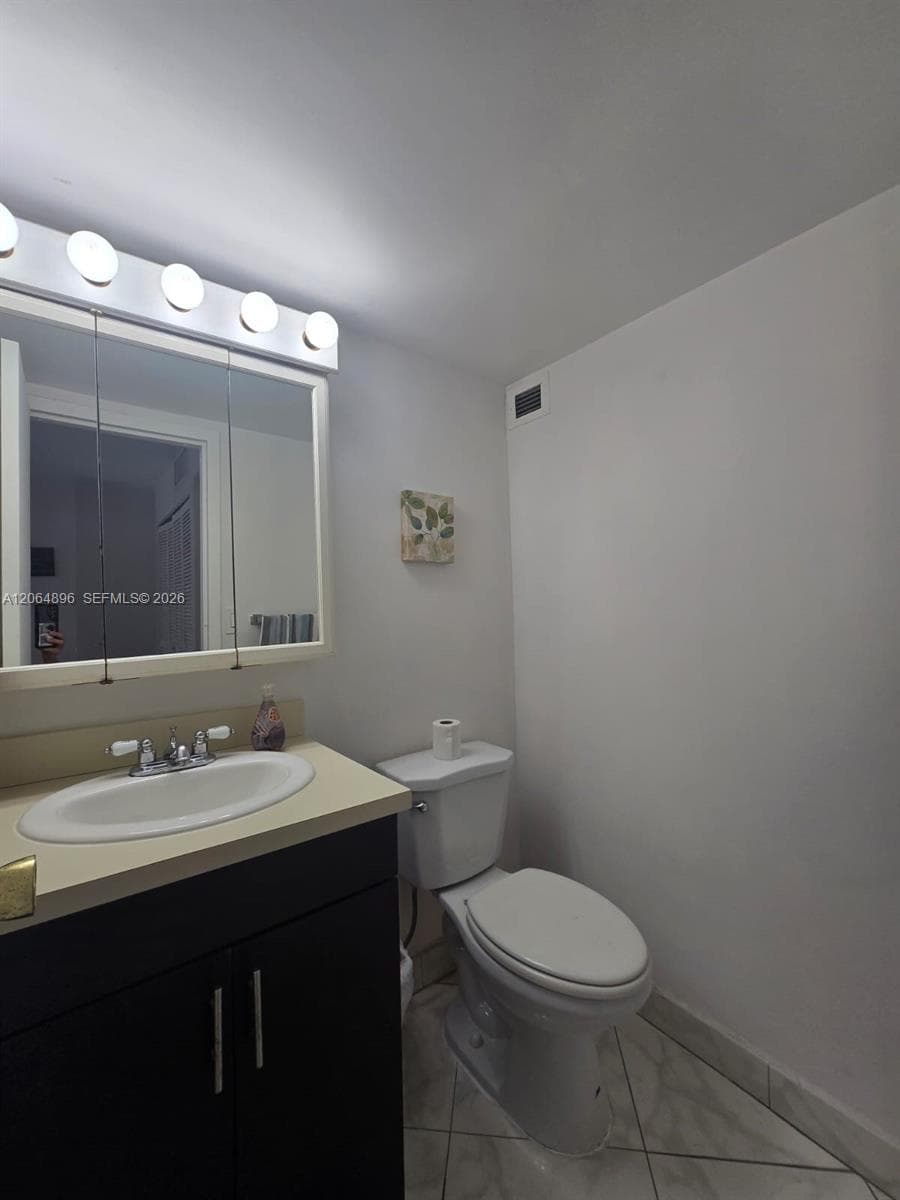 PLAZA OF AMERICAS CONDO P · #609 in Sunny Isles Beach - Photo 10