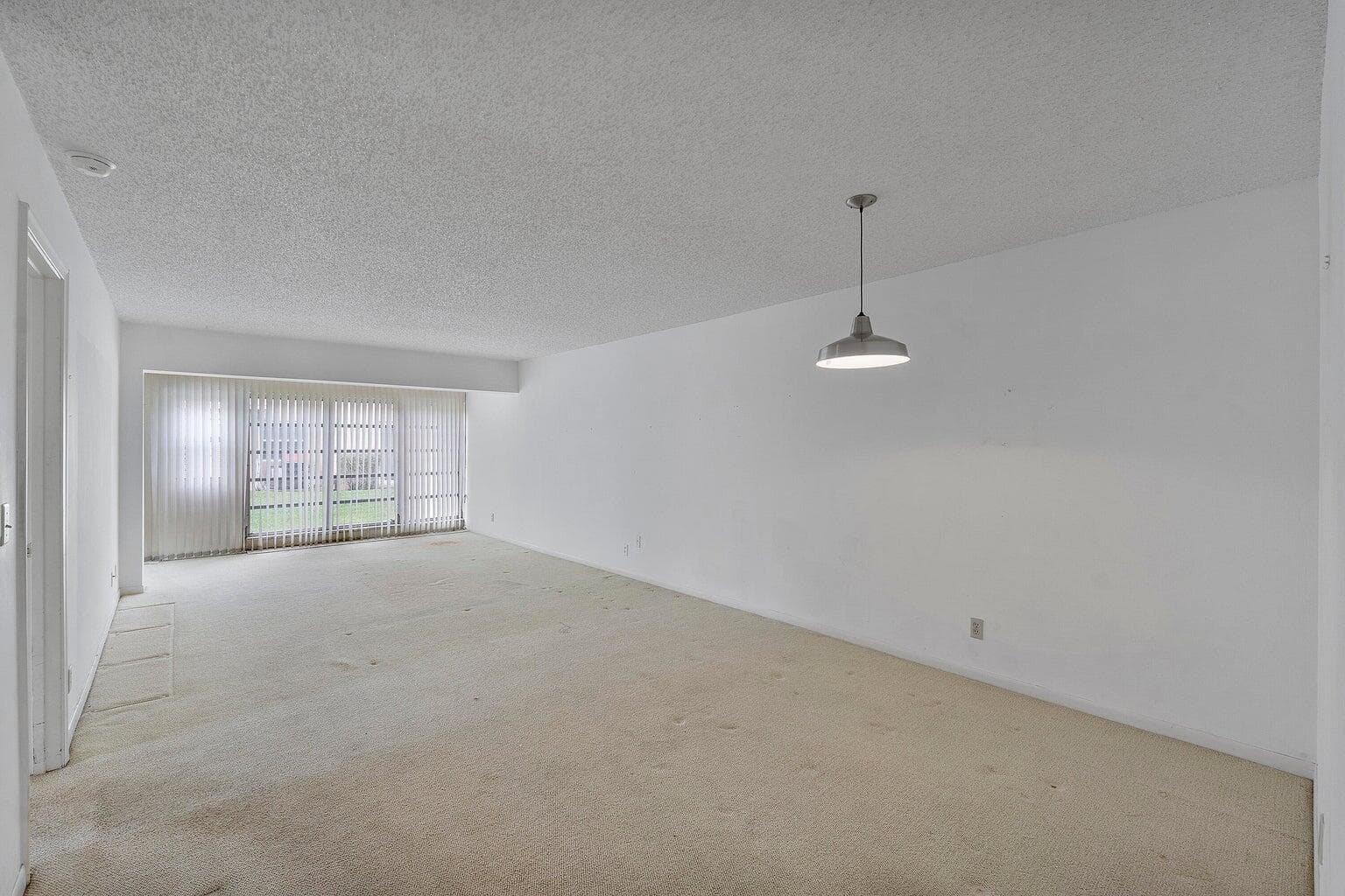 Dining area to LR