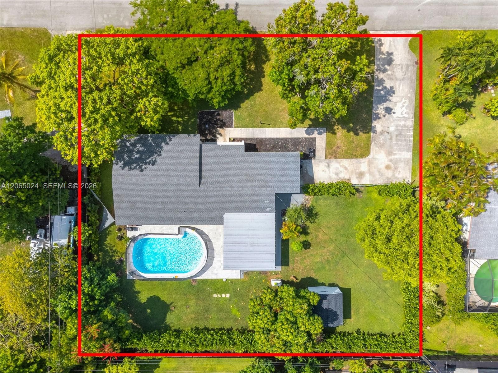 11243 SW 174th Ter photo 2