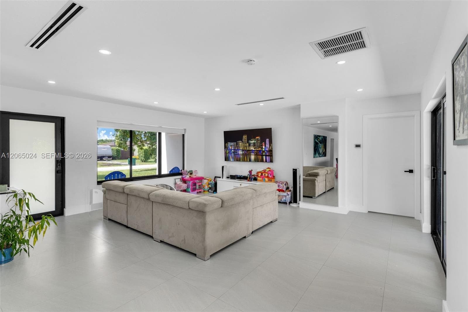 11243 SW 174th Ter photo 6