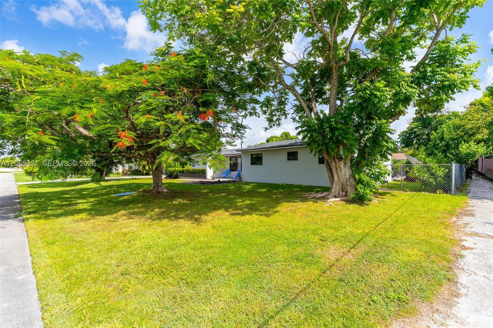 11243 SW 174th Ter photo 3