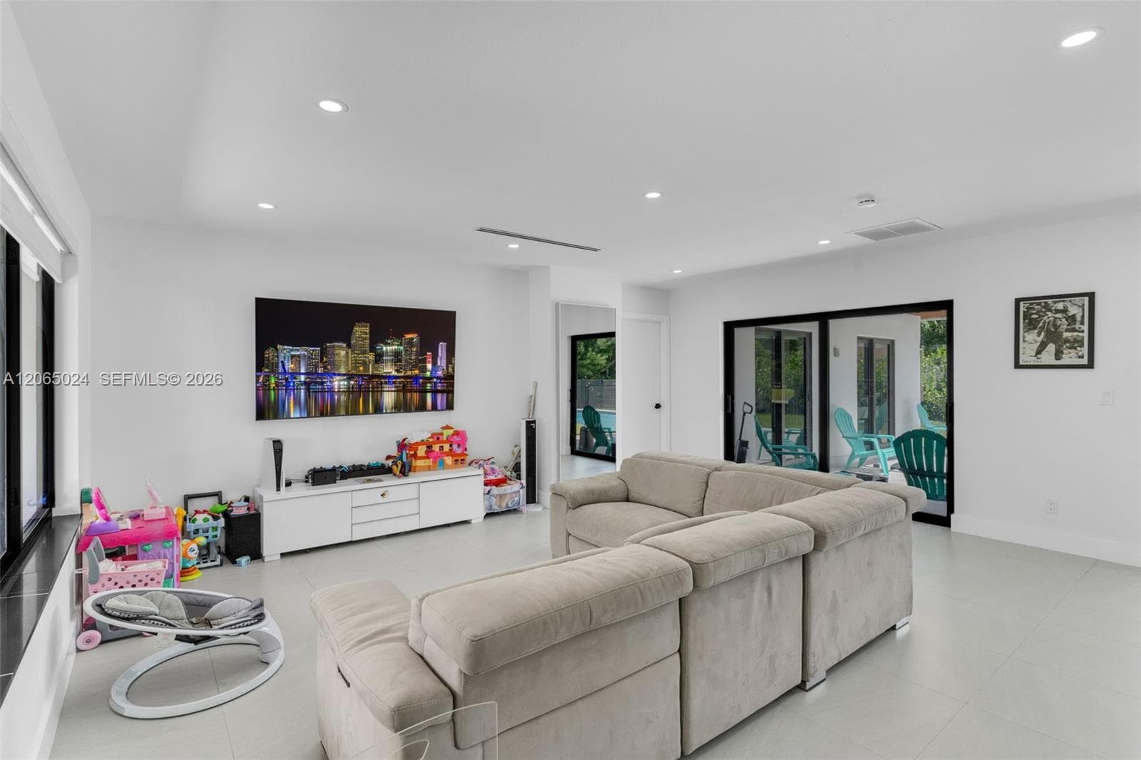 11243 SW 174th Ter photo 5