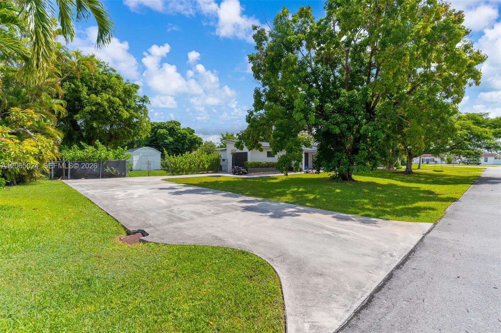11243 SW 174th Ter photo 4