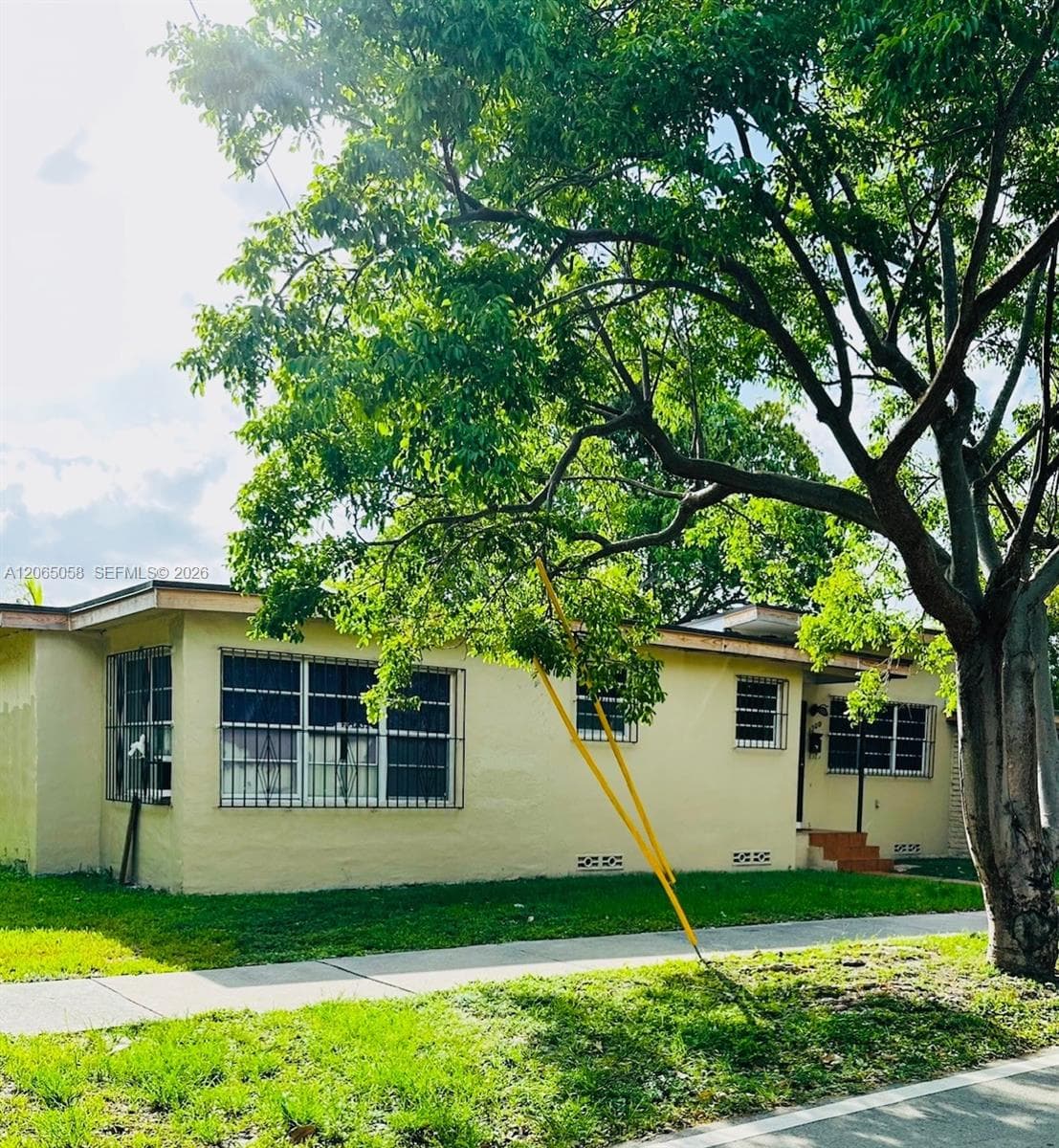 1300 SW 58th Ave photo 2