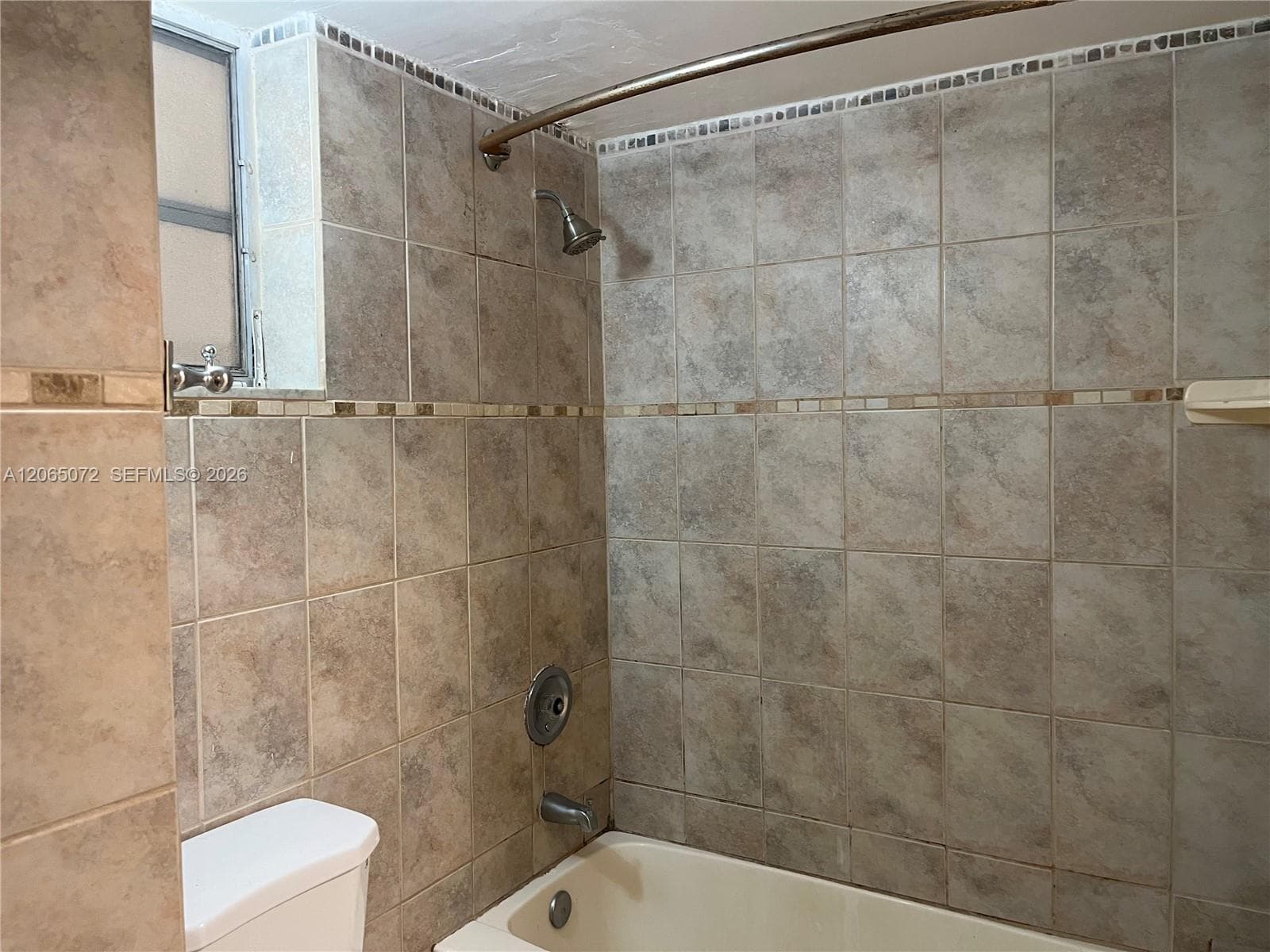 Shower/tub