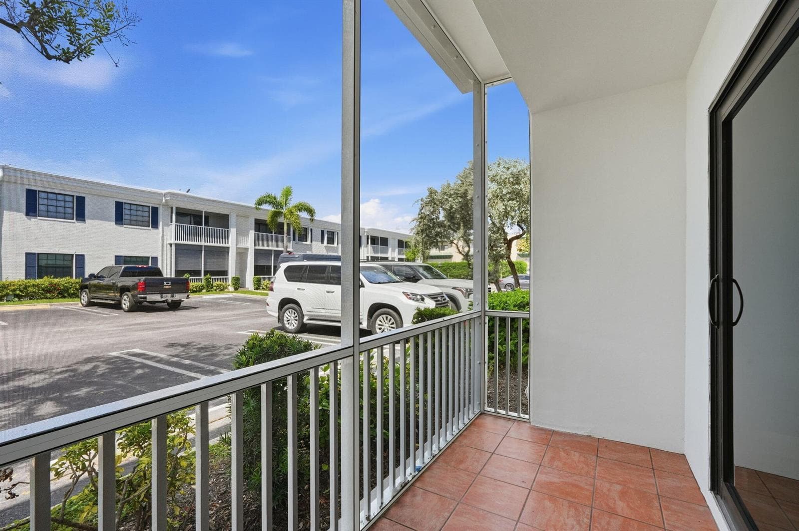 33-web-or-mls-140_Cypress_Club_Drive_Uni